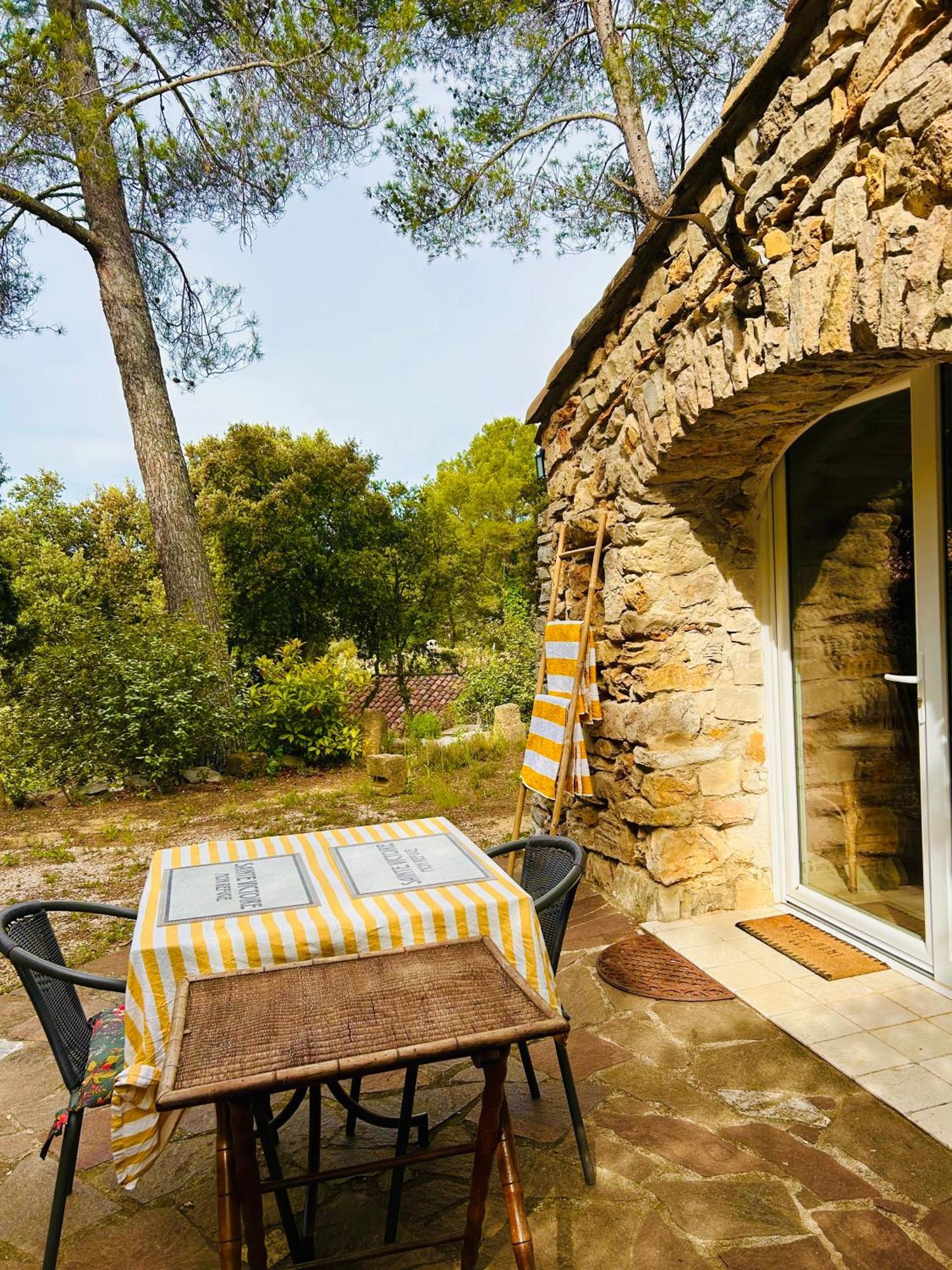 Les Cabanons Sainte Victoire Hotel Exterior foto