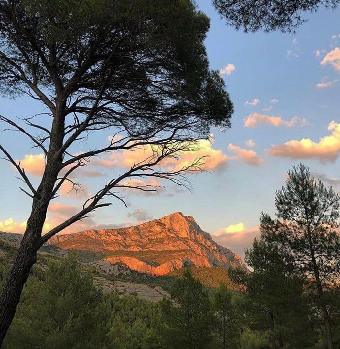Les Cabanons Sainte Victoire Hotel Exterior foto